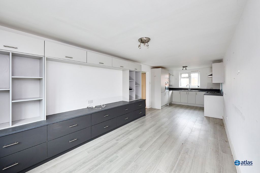 Property photo 2 of 10 Living/Kitchen Area