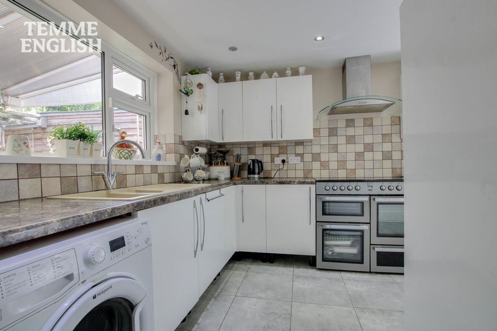 Property photo 3 of 34