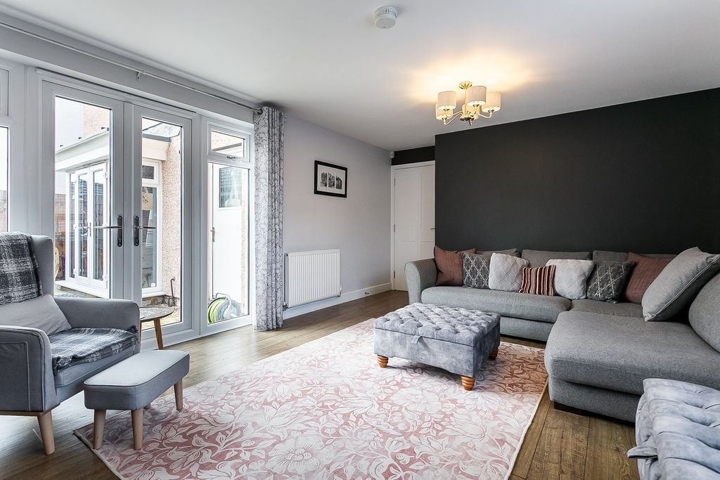 Property photo 3 of 32