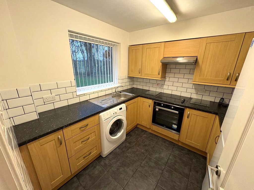 Property photo 2 of 8 Kitchen