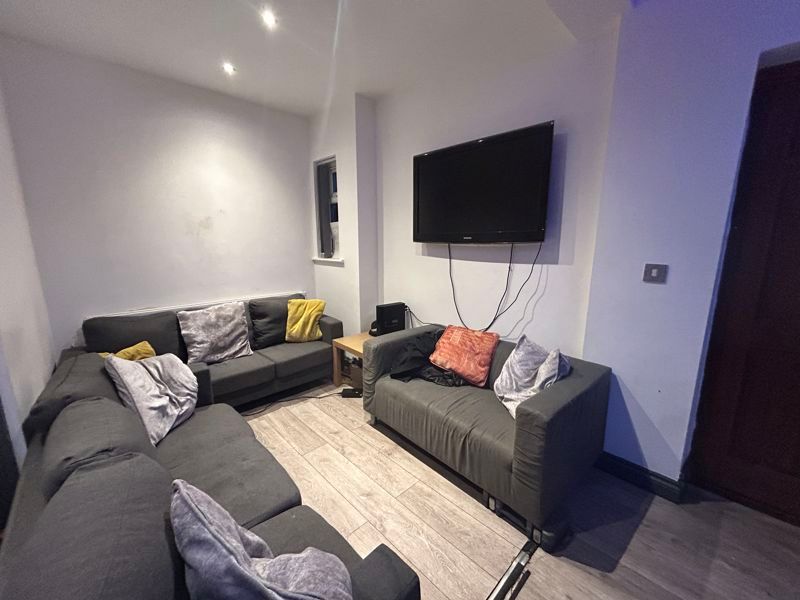 Property photo 3 of 12 Photo 4