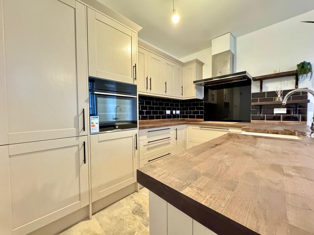 Property photo 1 of 13 Image