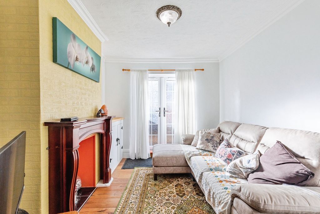 Property photo 2 of 20