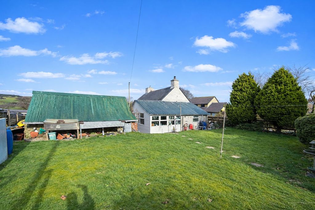 Property photo 2 of 22