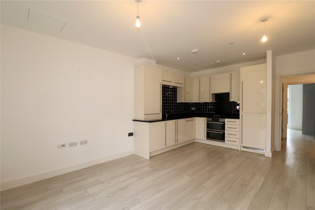 Property photo 3 of 10 Picture No. 04