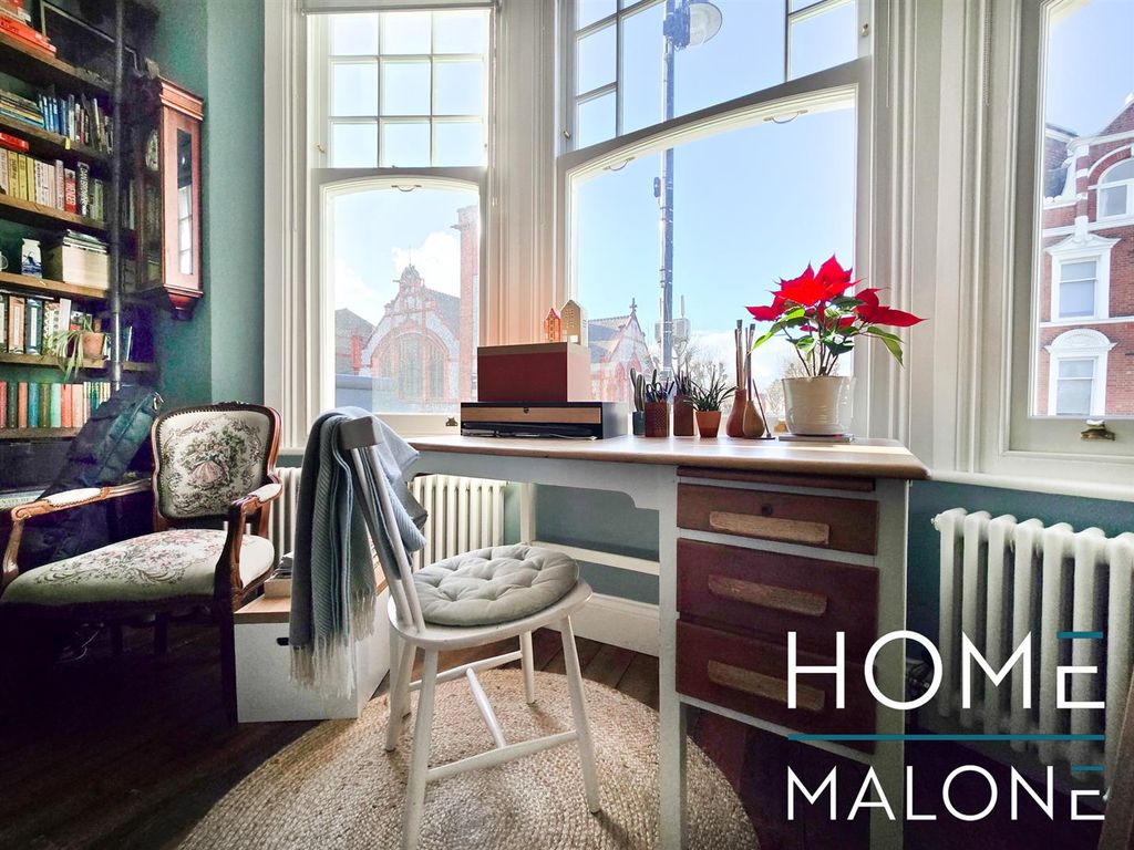 Property photo 2 of 33