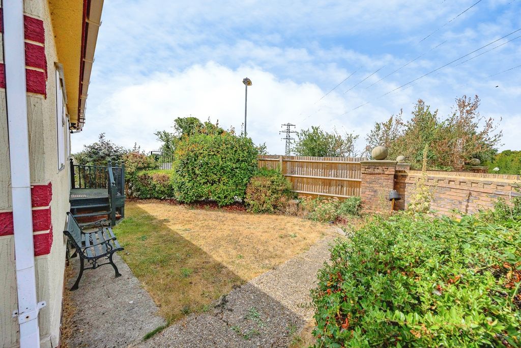 Property photo 2 of 17 Garden
