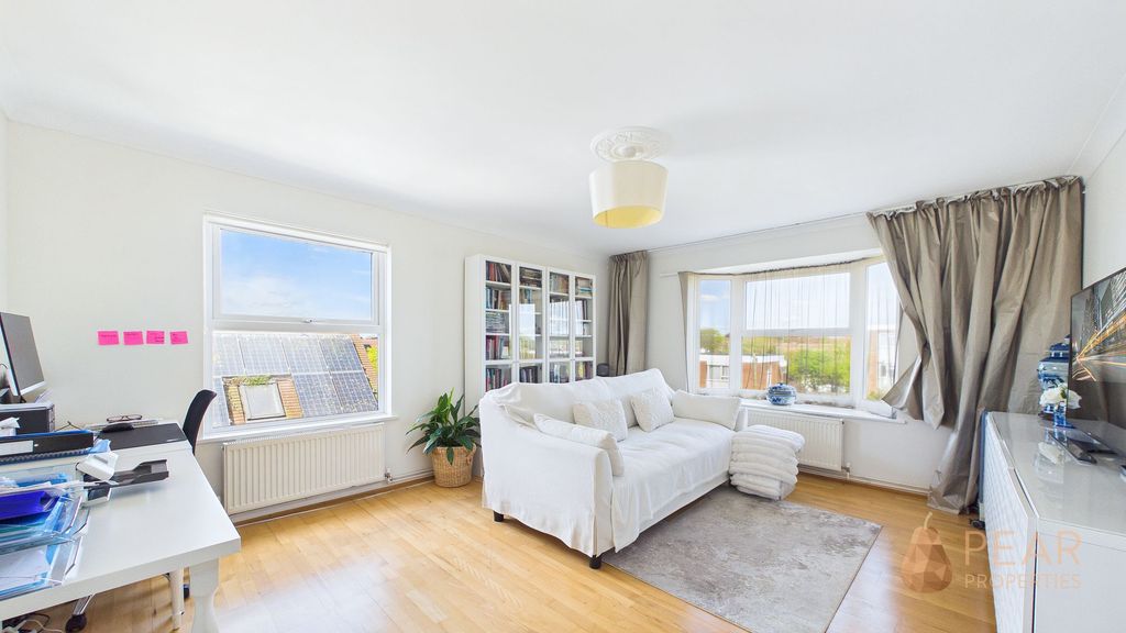 Property photo 3 of 6