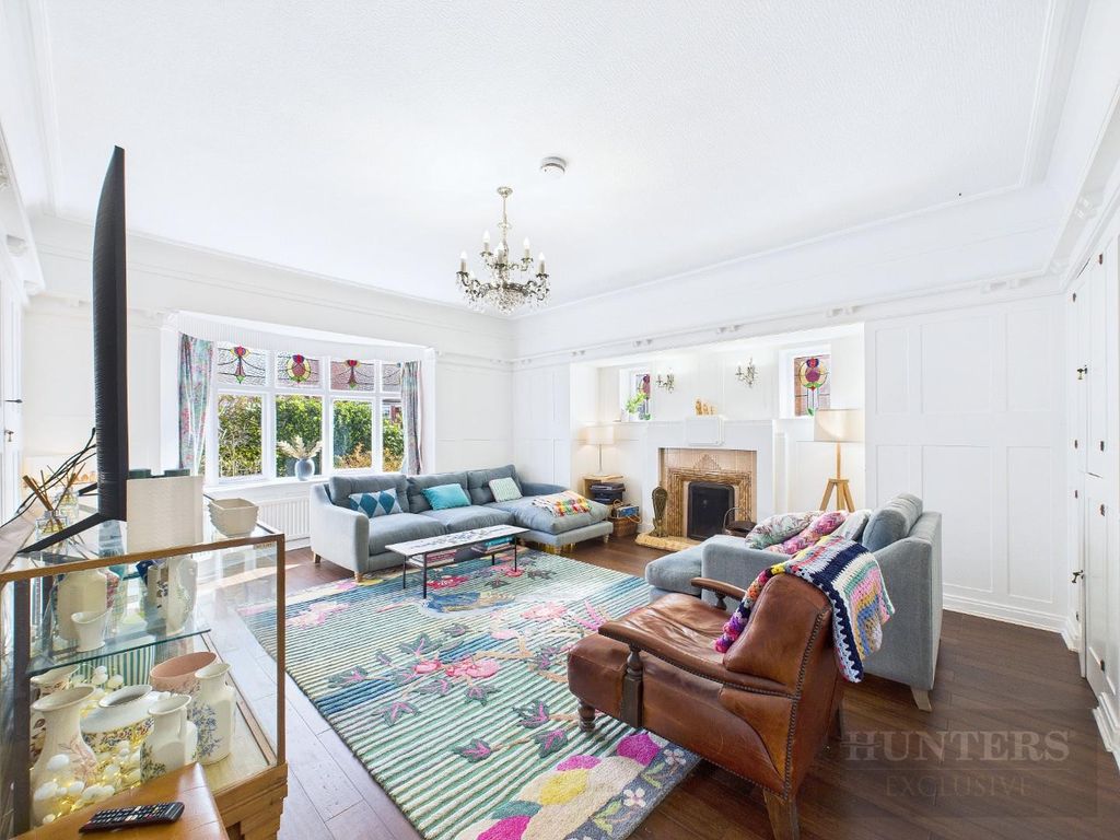 Property photo 2 of 32 Cam03696G0-Pr0453-Still031.Jpg