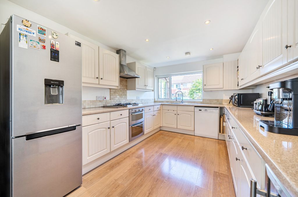 Property photo 3 of 16 1482332-13-6A47B4...