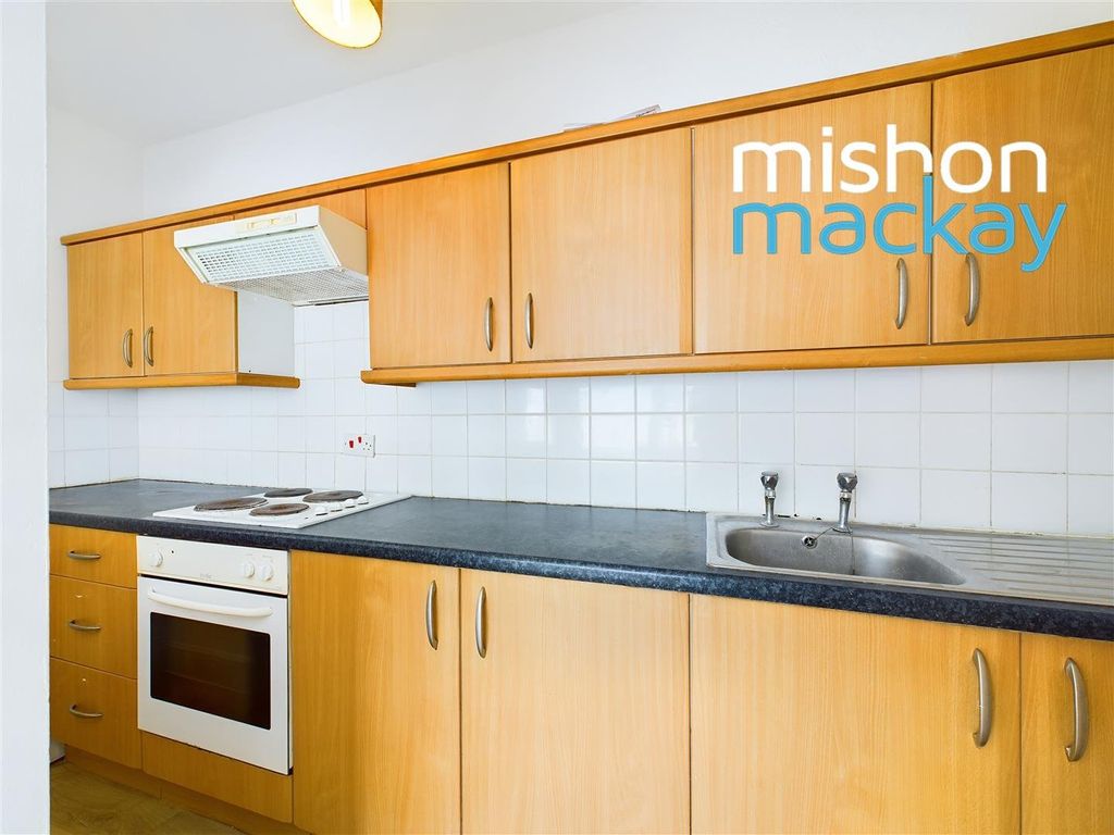 Property photo 3 of 7 Kitchen