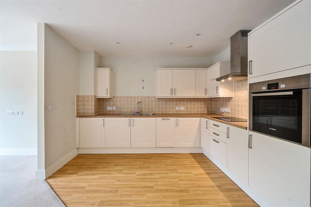 Property photo 3 of 16 Kitchen