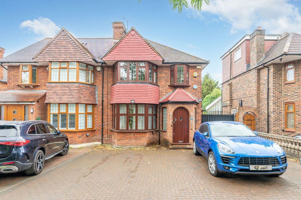 Property photo 2 of 11