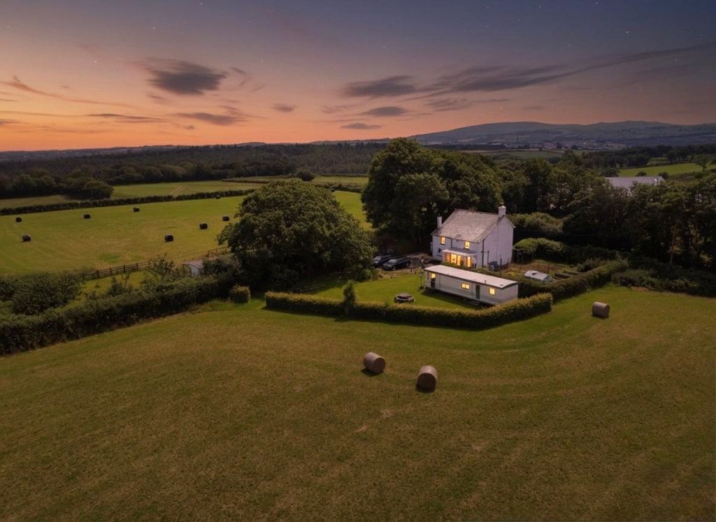 Property photo 1 of 25 Evening Shot