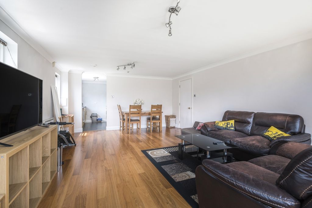 Property photo 3 of 8 611093 (1)