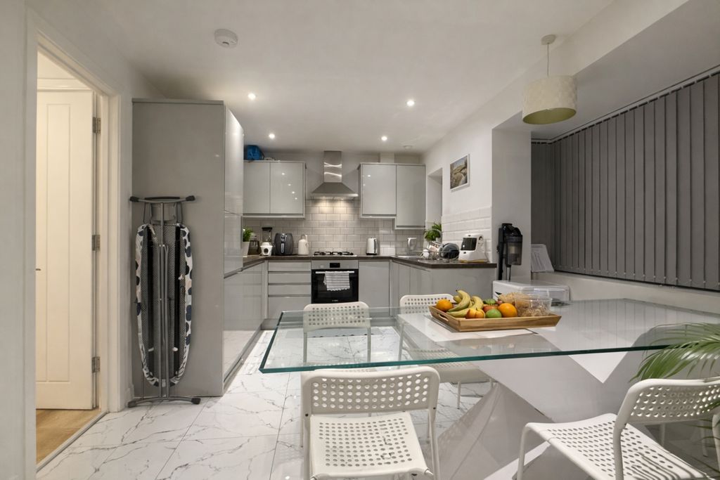 Property photo 2 of 6 6C34C62E-2DCC-4B8D-8A82-B097Fe8E91Bb