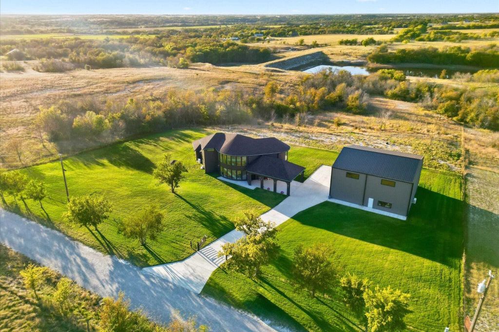 Property photo 1 of 31