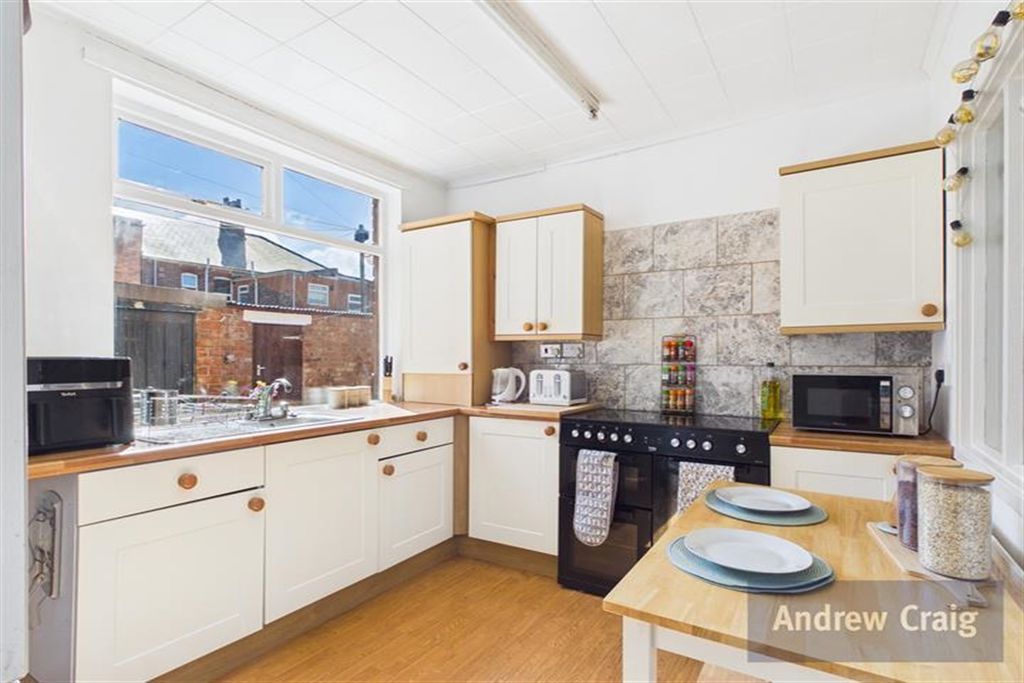 Property photo 2 of 13 Breakfasting Kitchen