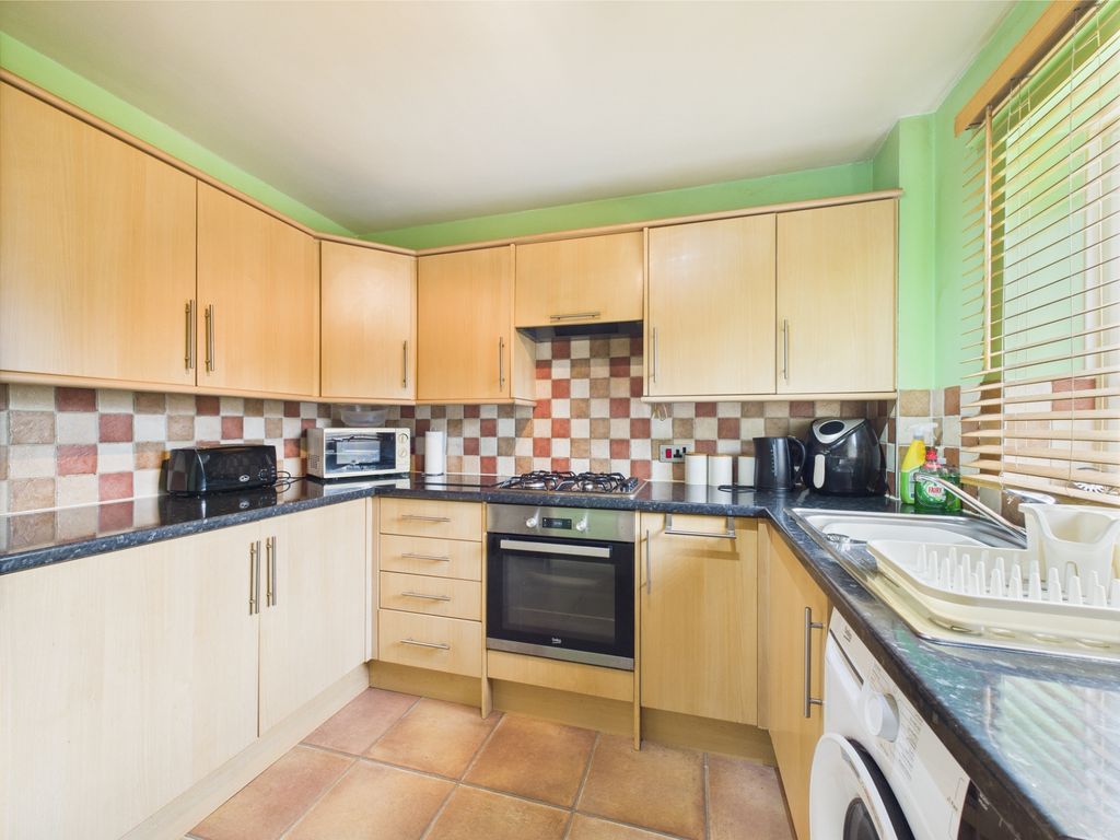 Property photo 3 of 9 Kitchen