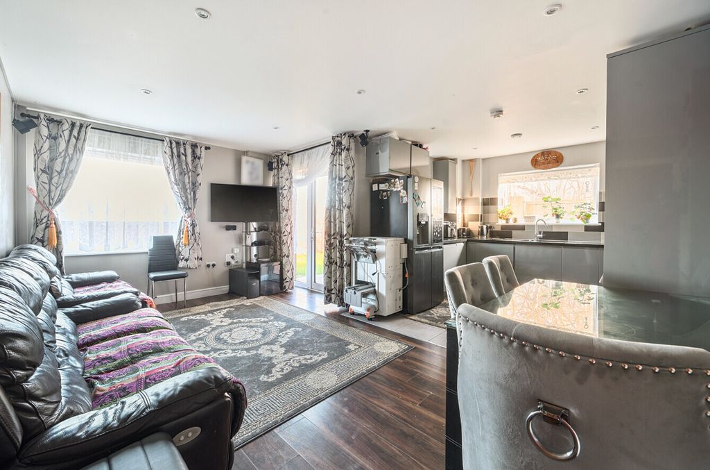 Property photo 2 of 18 Picture No. 01