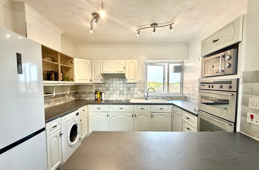 Property photo 3 of 9 Img_8172