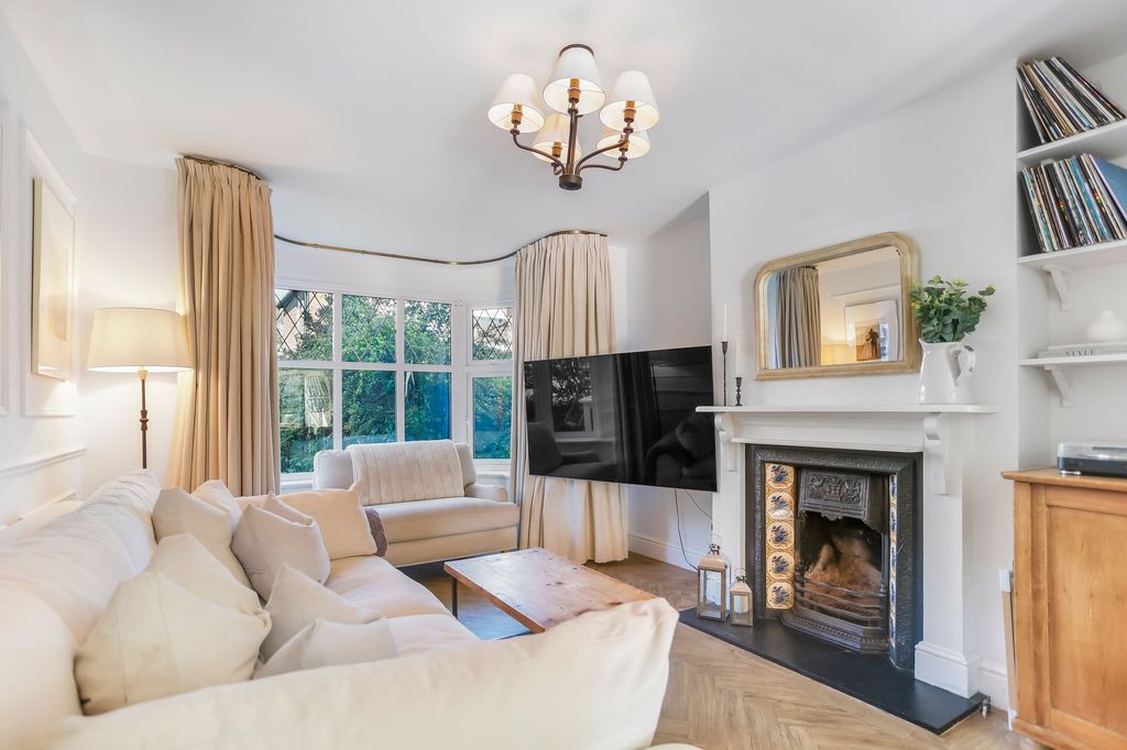 Property photo 3 of 28