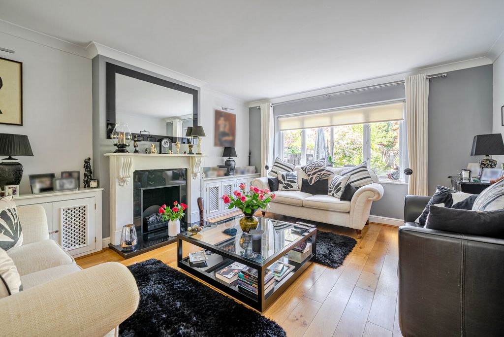 Property photo 2 of 16 Sitting Room