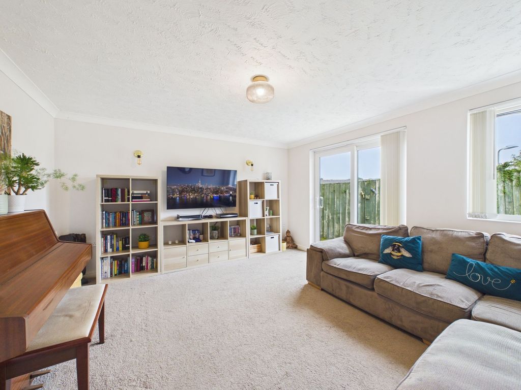 Property photo 3 of 12
