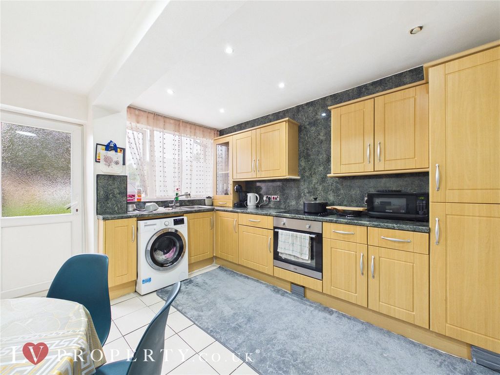 Property photo 2 of 22 Picture No. 13