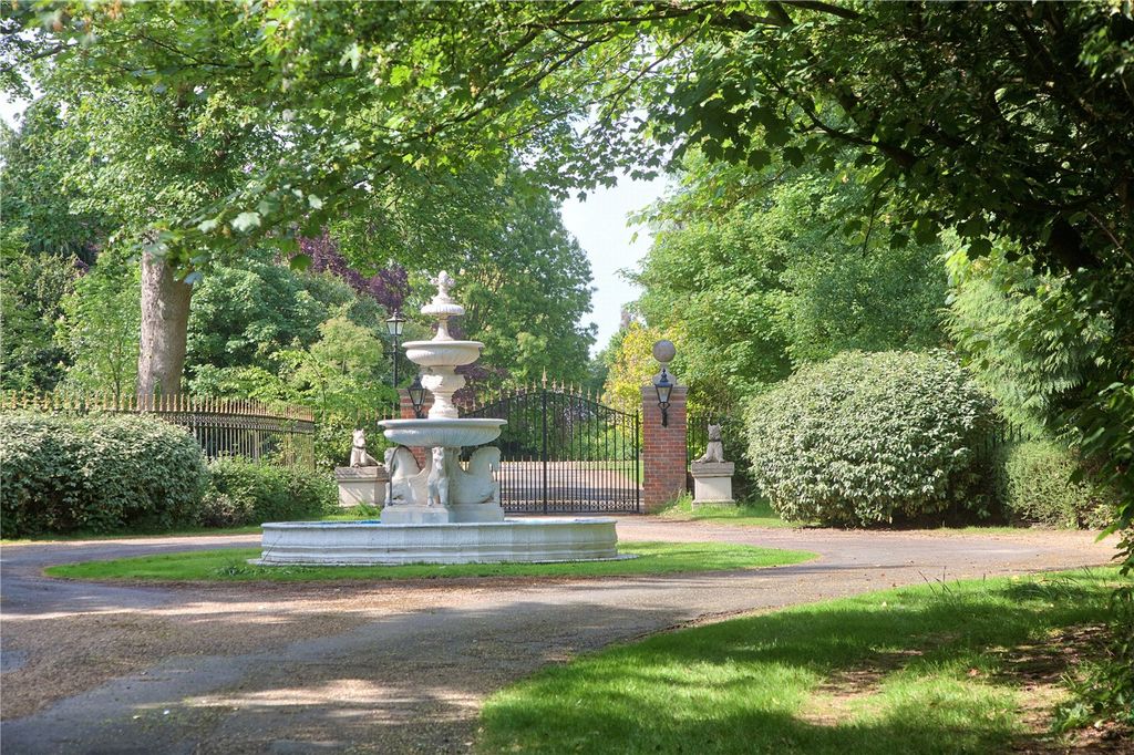 Property photo 3 of 29 Entrance