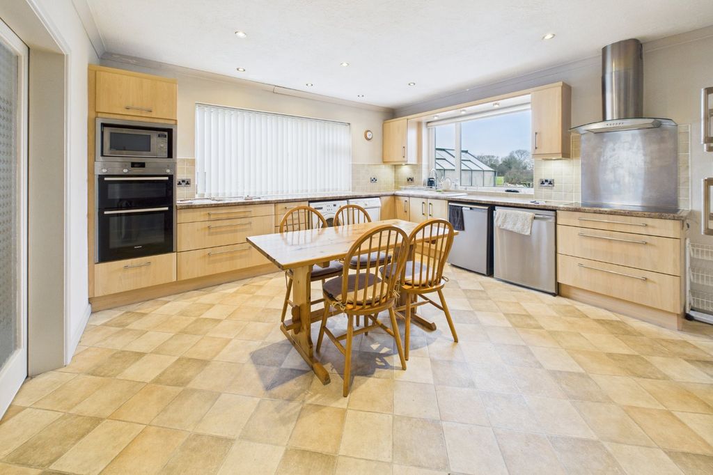 Property photo 2 of 18 Kitchen/Dining Room