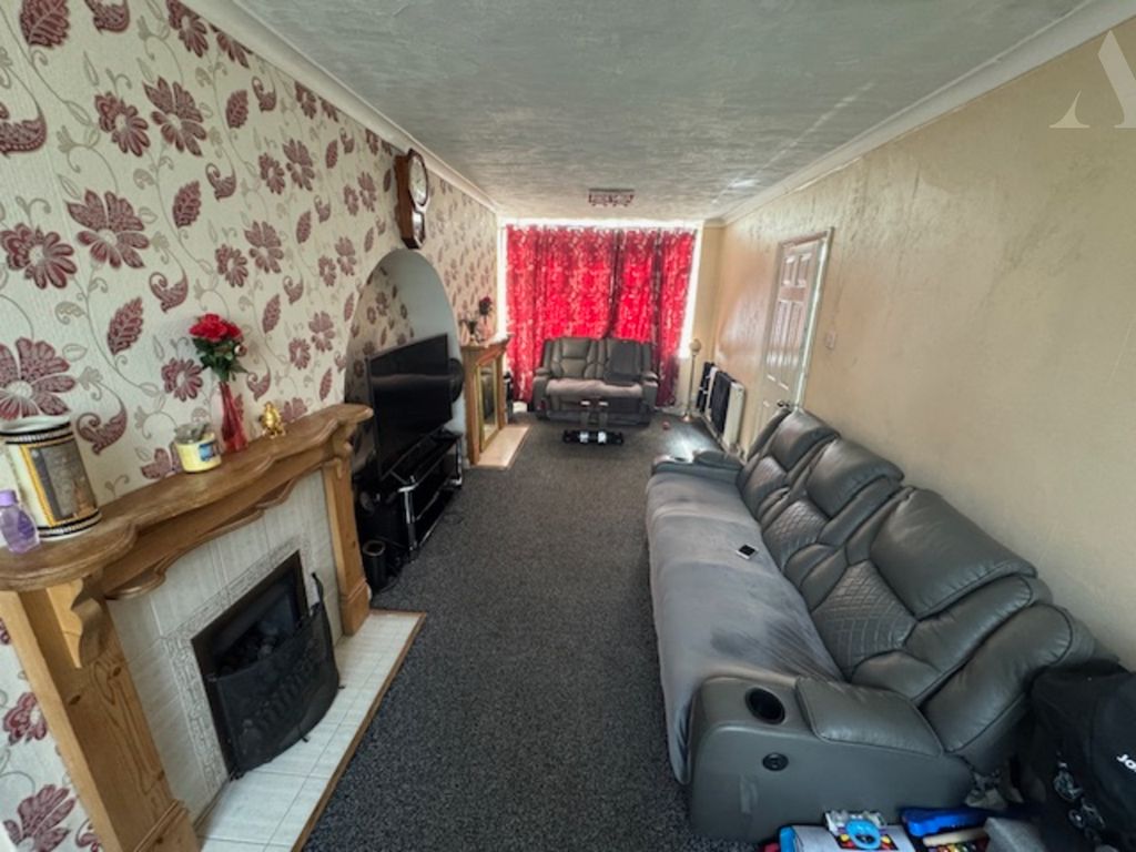 Property photo 2 of 10 76 Glenpark Road Lounge