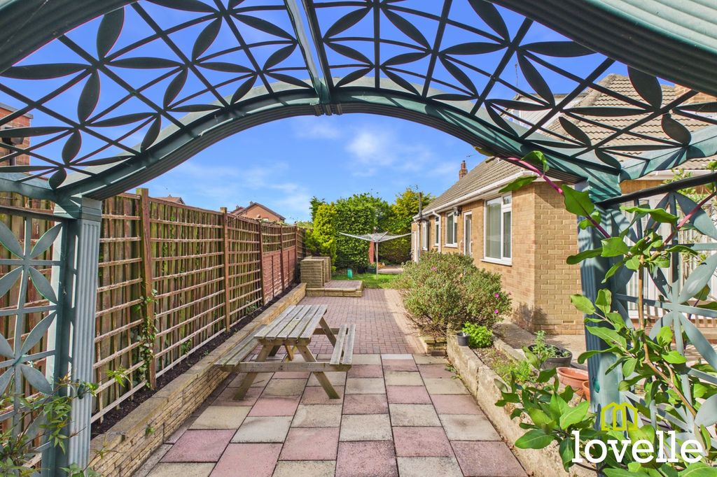 Property photo 2 of 32