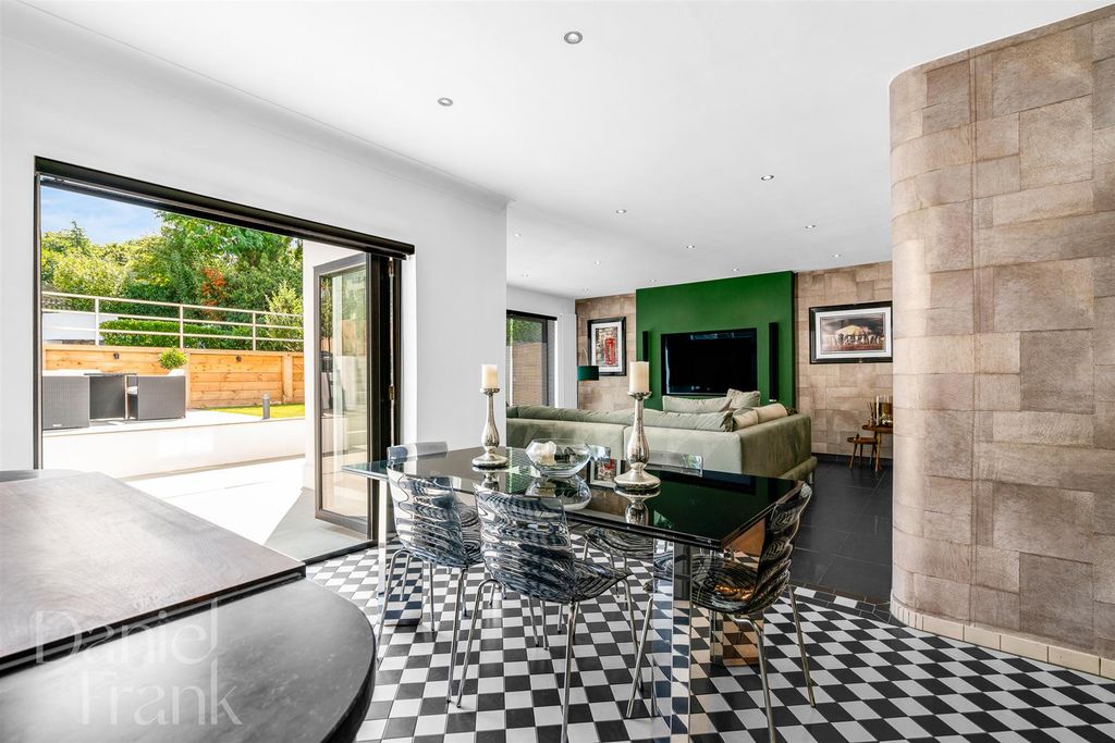 Additional image 8 of 5 bed detached house for saleThe Uplands, Loughton IG10