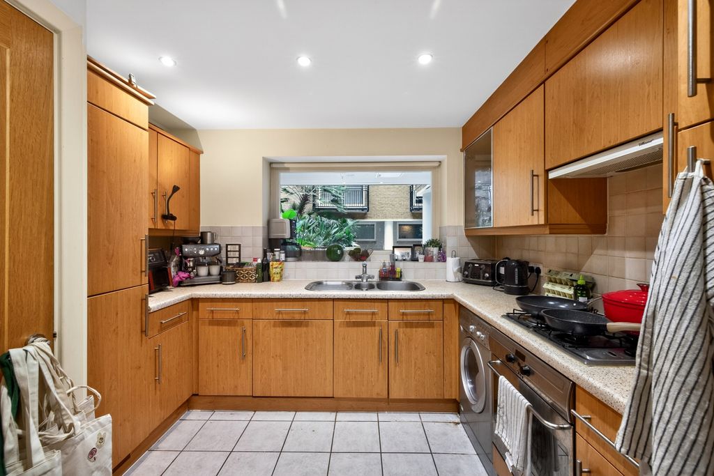 Property photo 2 of 19 Kitchen