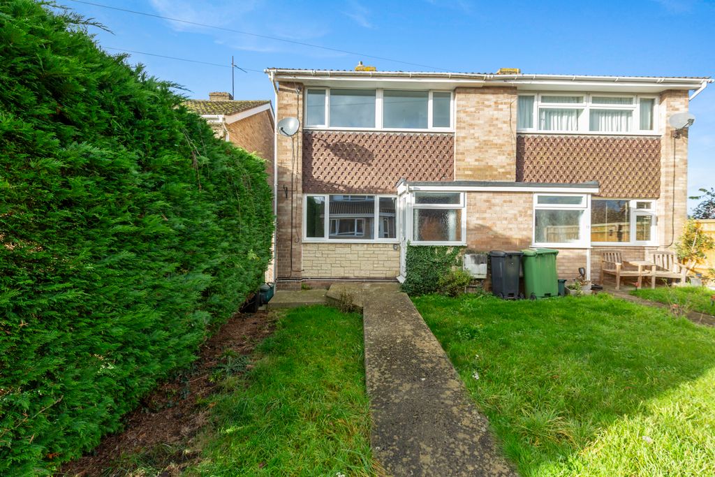 Property photo 1 of 21 21 Vicarage Close, Chalgrove, Oxfordshire, Ox44 7rd