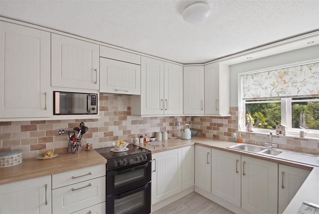 Property photo 2 of 24 Kitchen