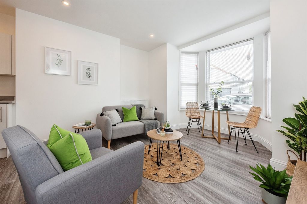 Property photo 2 of 10 Image