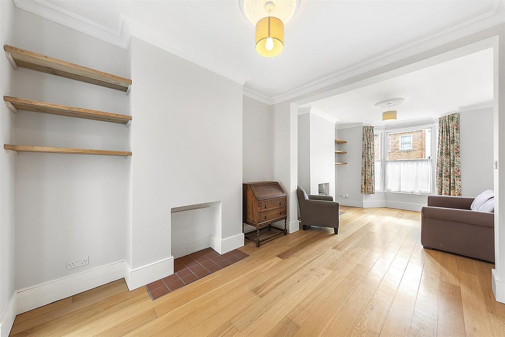 Property photo 3 of 18