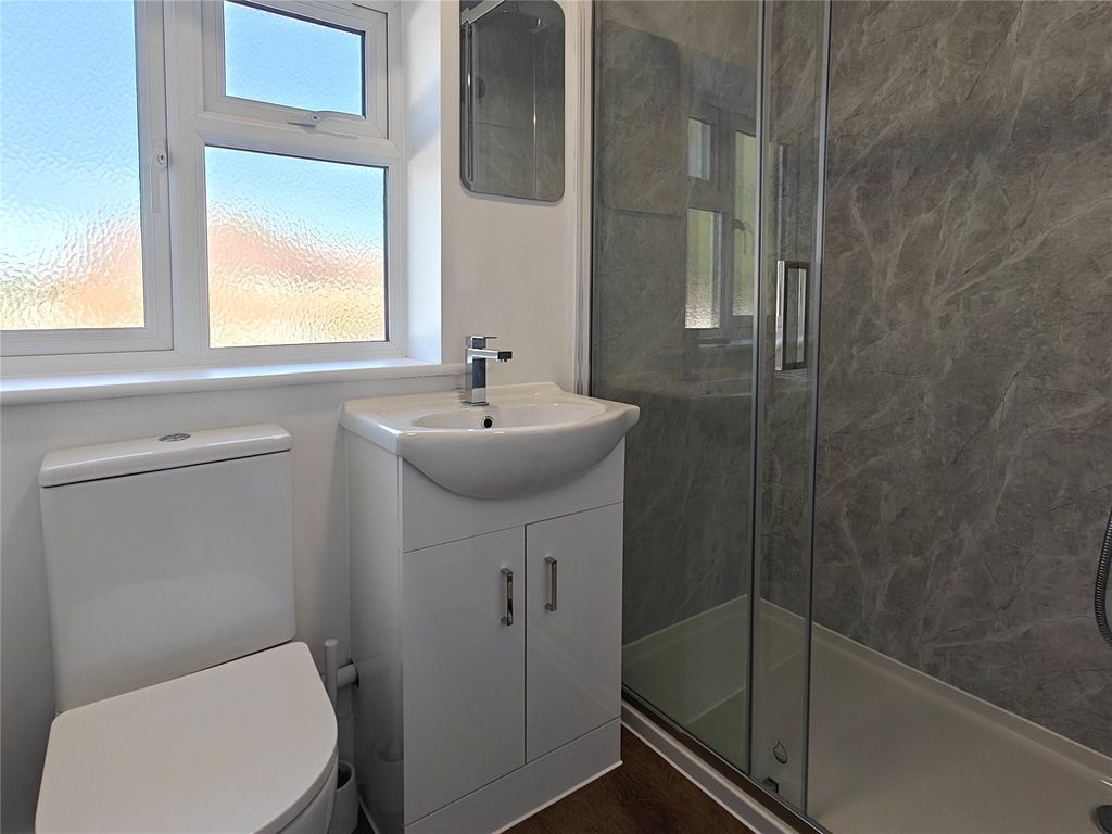 Property photo 3 of 6 Shared Bathroom