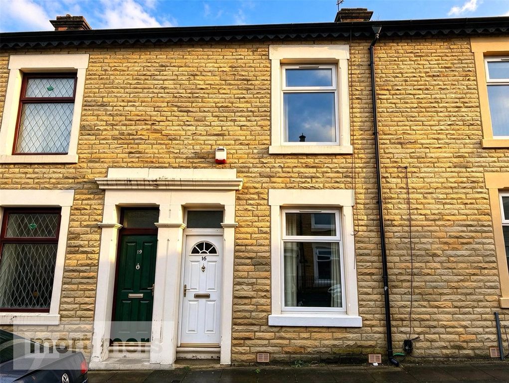 Property photo 1 of 13 Front External