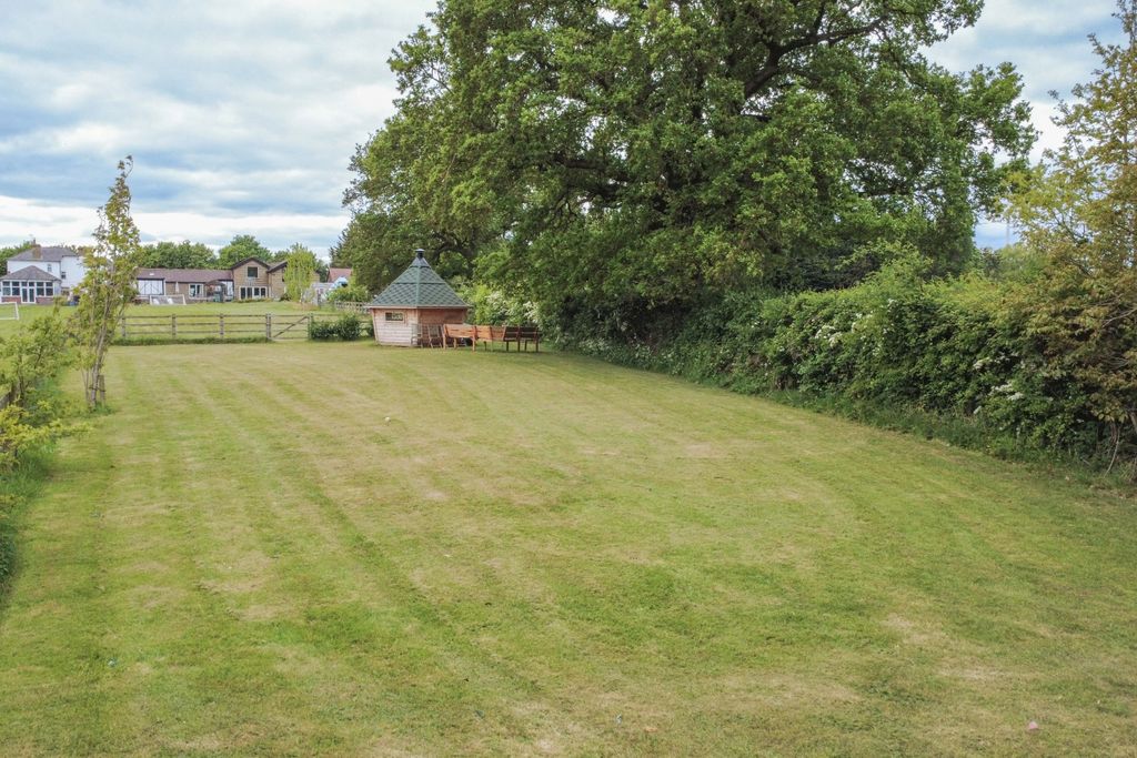 Property photo 1 of 18 Rear Garden 2