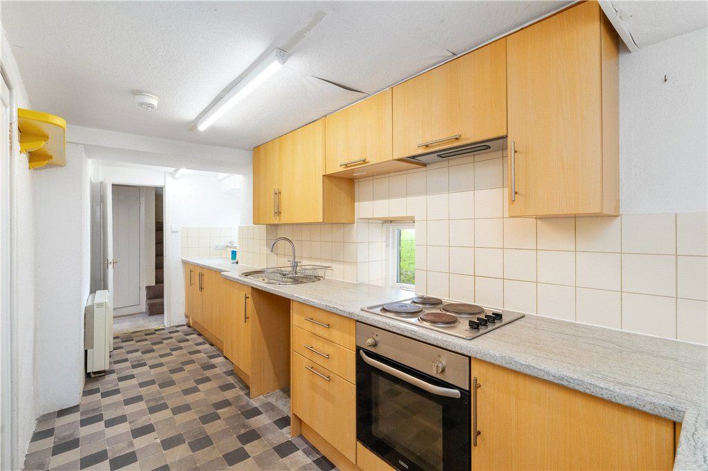 Property photo 3 of 12 Kitchen