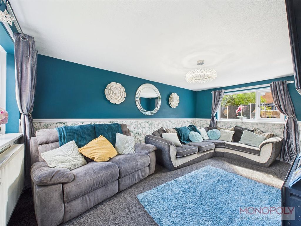 Property photo 2 of 17 Lounge