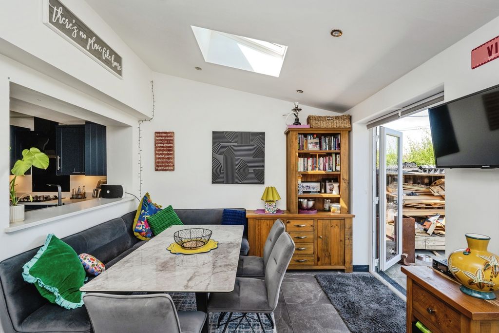 Property photo 2 of 20 Pbox-Img.Jpg