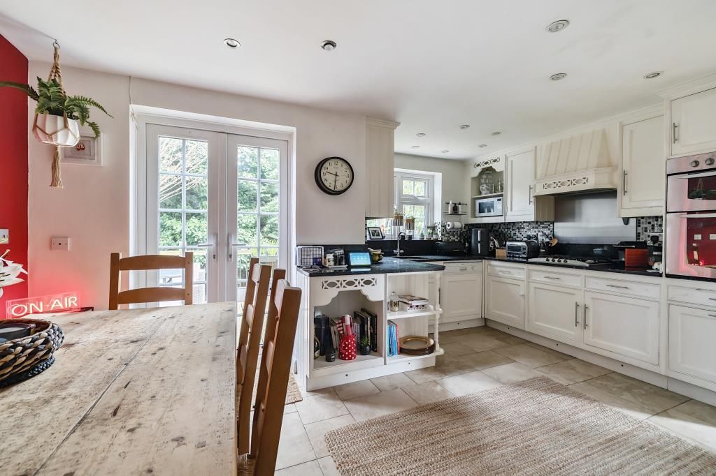 Property photo 3 of 21 Kitchen