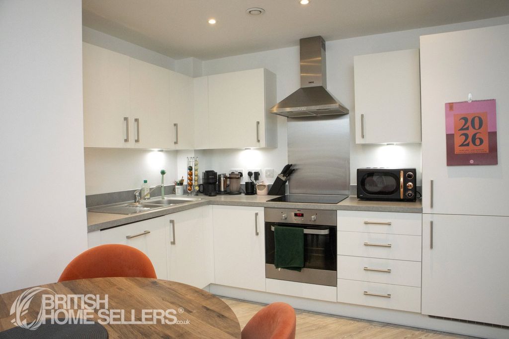 Property photo 2 of 10 Picture No. 12