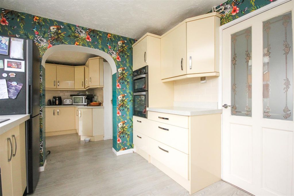 Property photo 3 of 17 Img_9823.Jpg