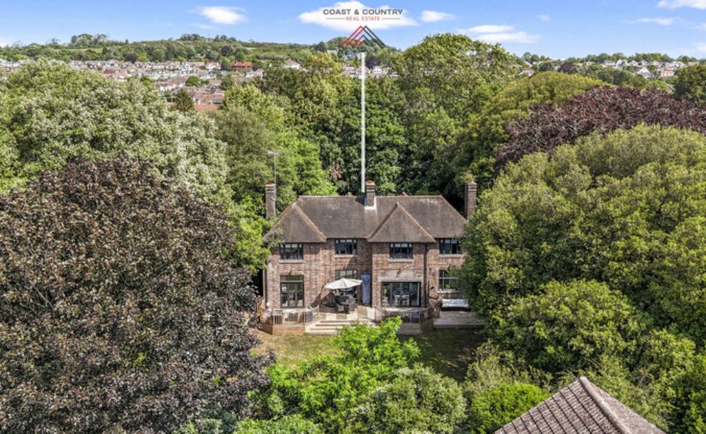 Property photo 1 of 32