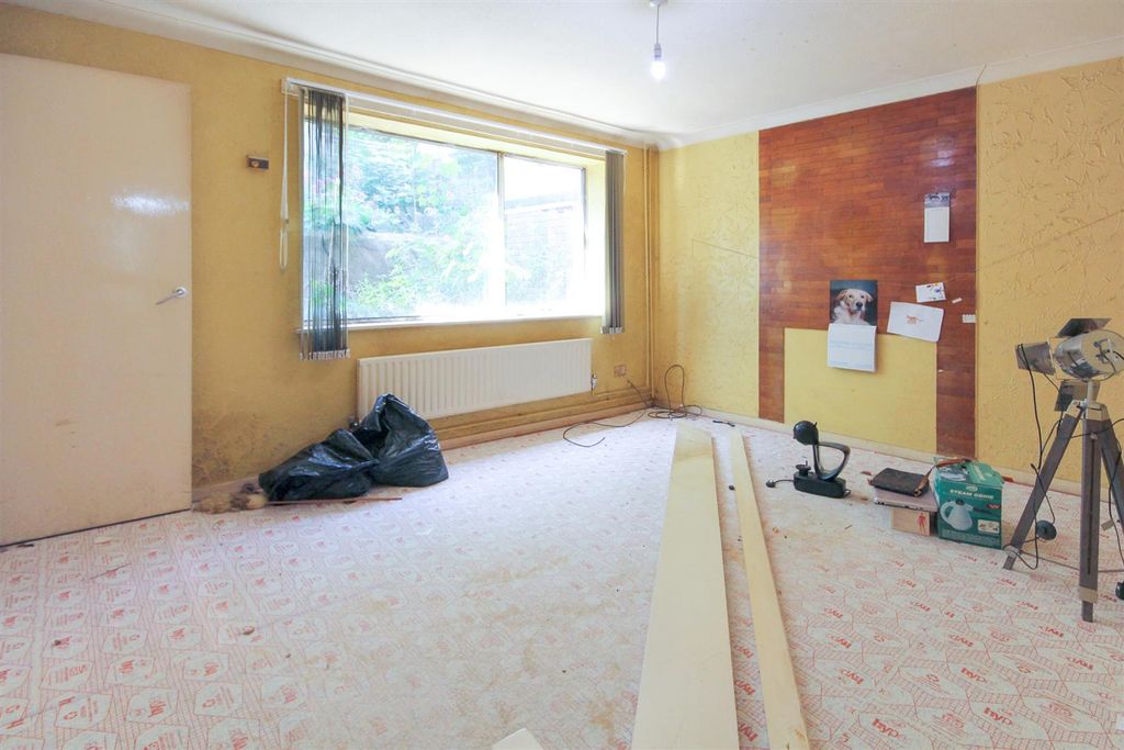 Property photo 3 of 15 Living Room